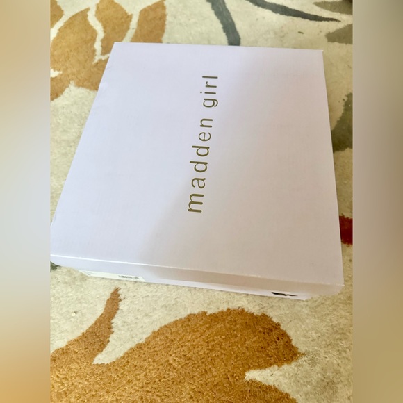 NEW Kids' Mease Platform Boot Little/Big Kid
Madden Girl. Size 4 - Picture 9 of 11